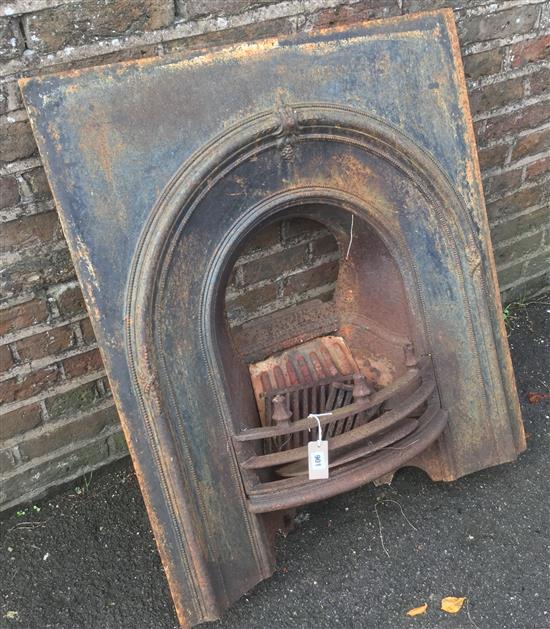 Metal fireplace(-)